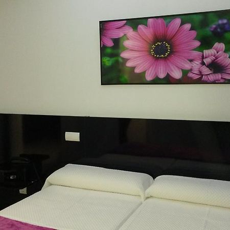 Hostal Buenos Aires Мадрид Екстериор снимка