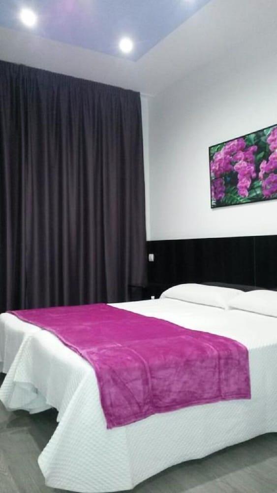 Hostal Buenos Aires Мадрид Екстериор снимка