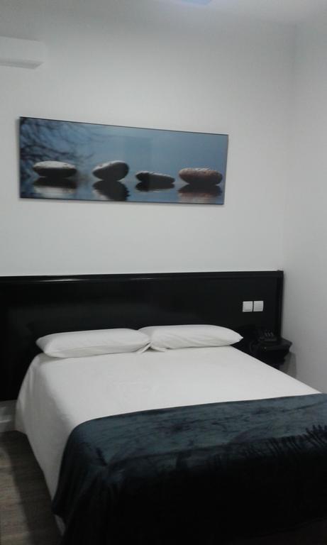 Hostal Buenos Aires Мадрид Стая снимка