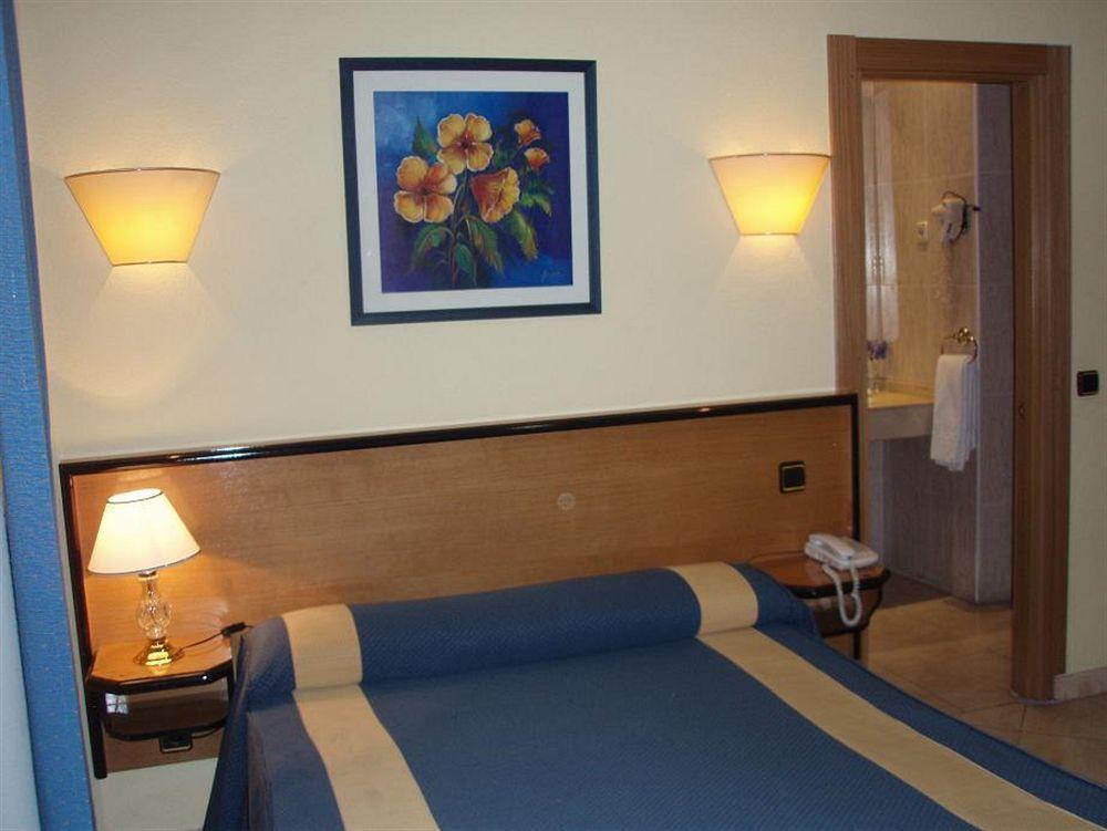 Hostal Buenos Aires Мадрид Екстериор снимка