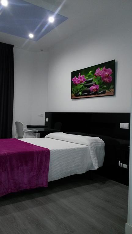 Hostal Buenos Aires Мадрид Екстериор снимка