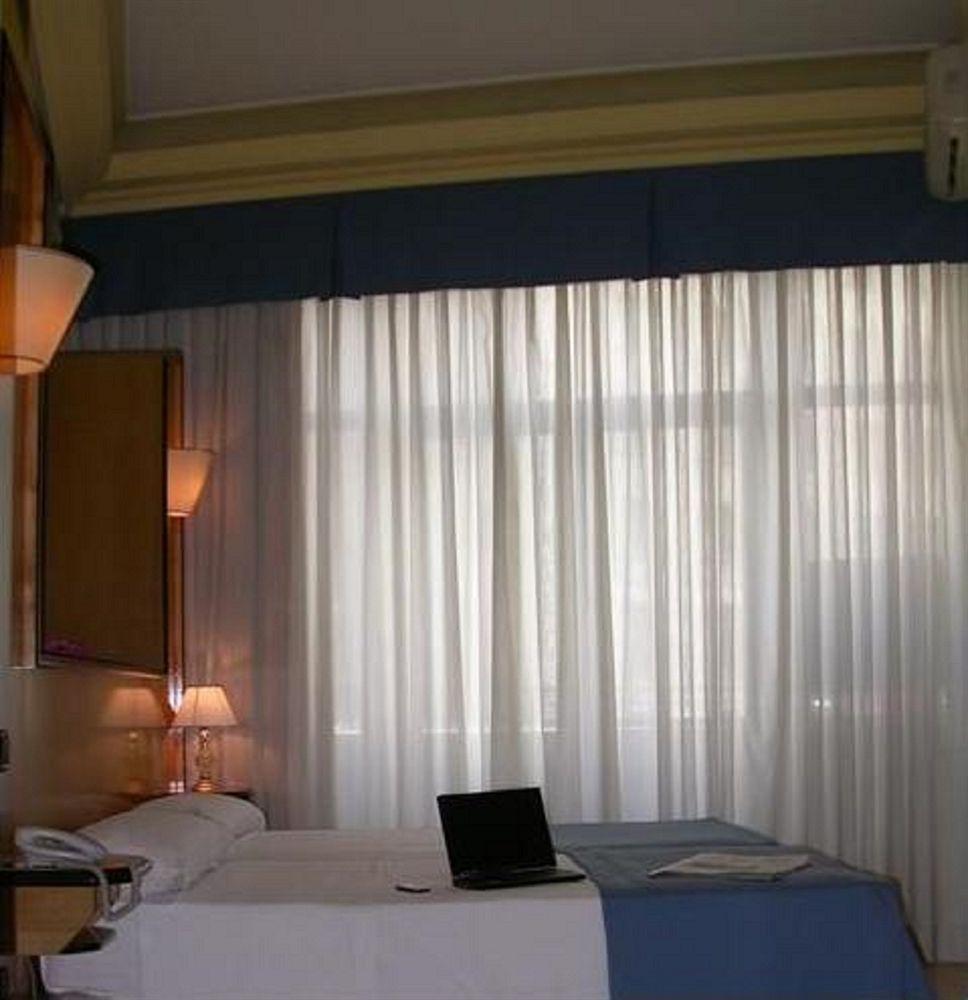 Hostal Buenos Aires Мадрид Екстериор снимка