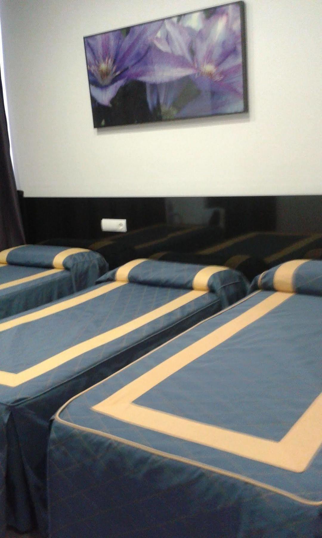 Hostal Buenos Aires Мадрид Екстериор снимка
