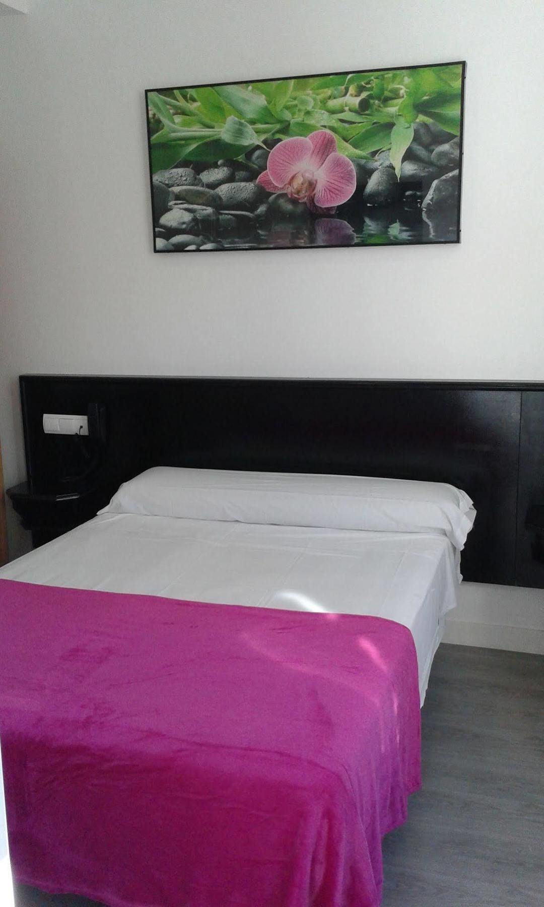 Hostal Buenos Aires Мадрид Екстериор снимка