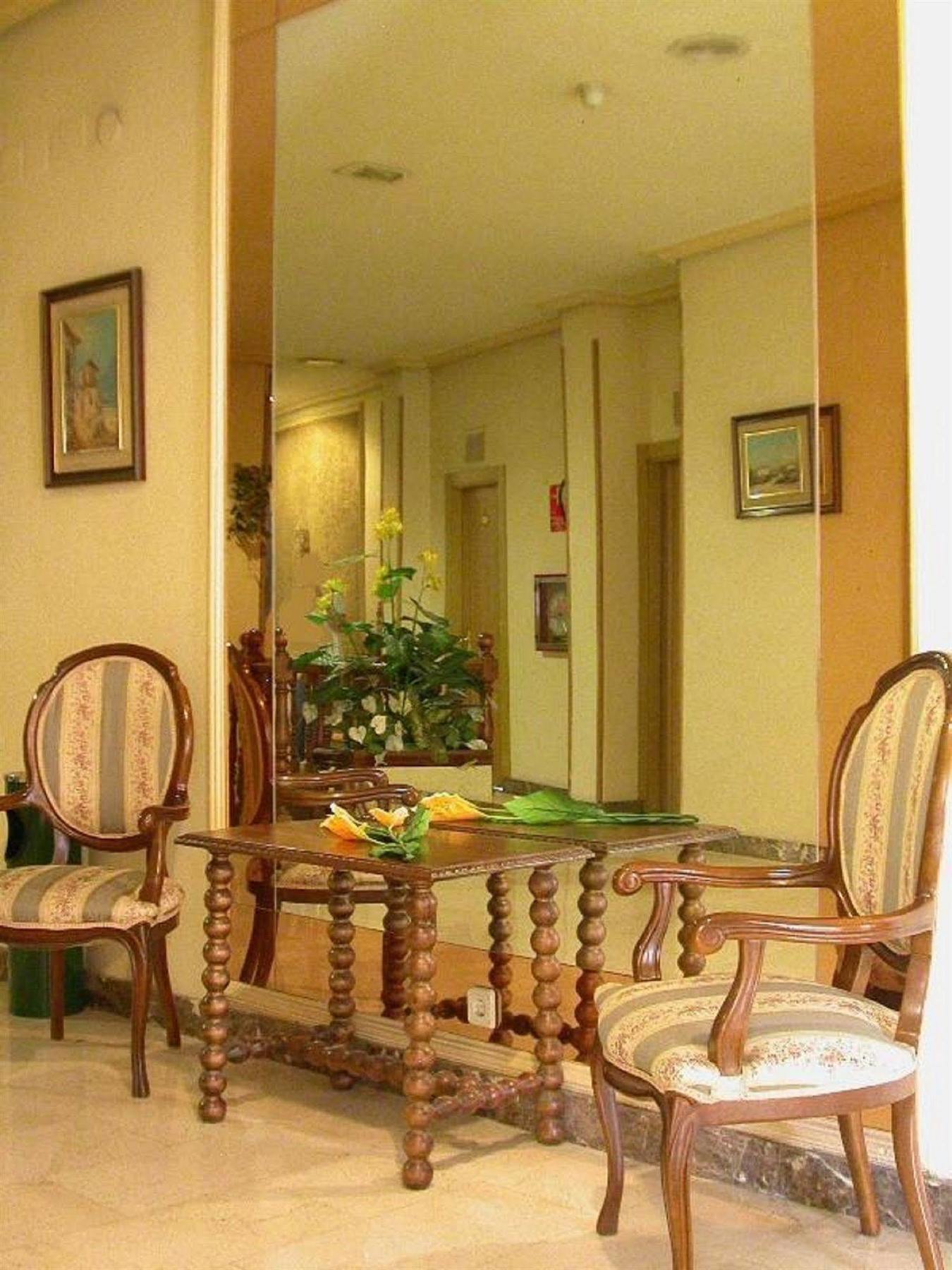 Hostal Buenos Aires Мадрид Екстериор снимка